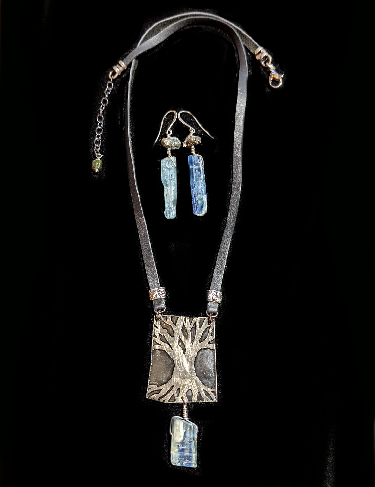 tree & kyanite pendant set